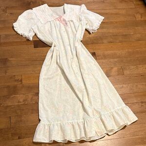 Vintage White Floral Dress with Pink Bow and lace appliqué